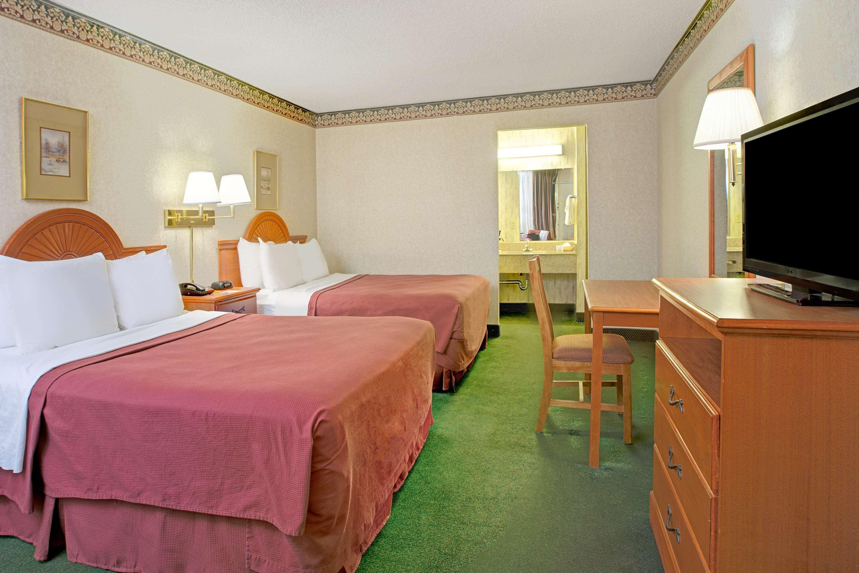 Days Inn By Wyndham Alexandria South Экстерьер фото