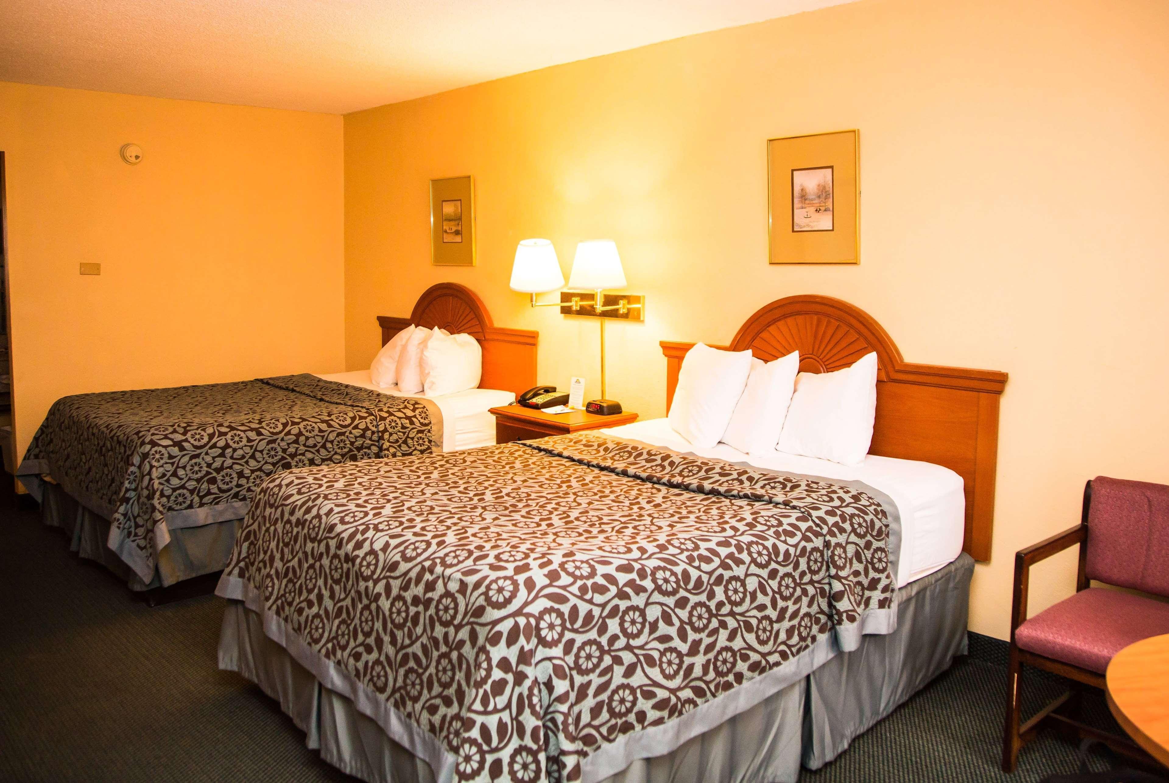 Days Inn By Wyndham Alexandria South Экстерьер фото