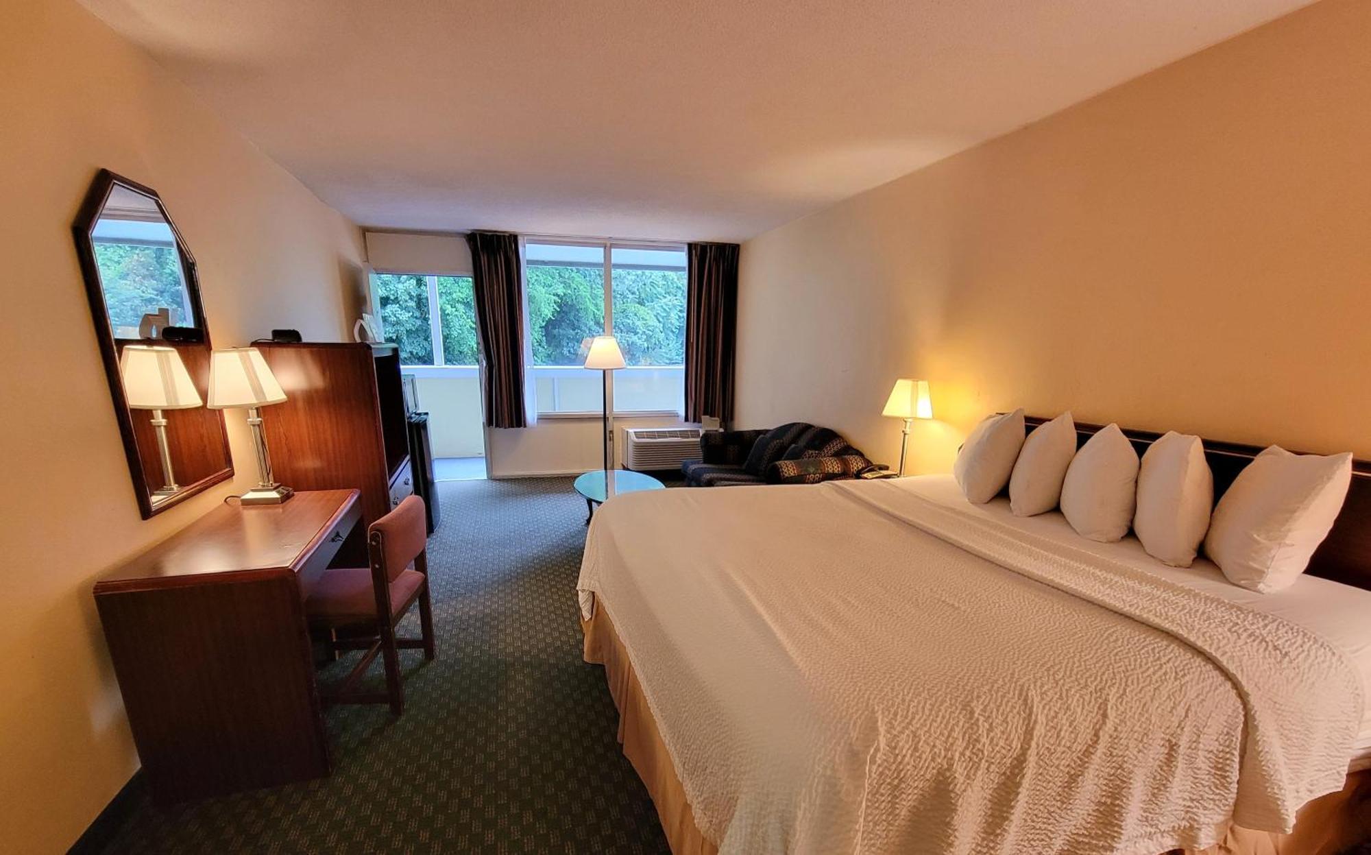 Days Inn By Wyndham Alexandria South Экстерьер фото