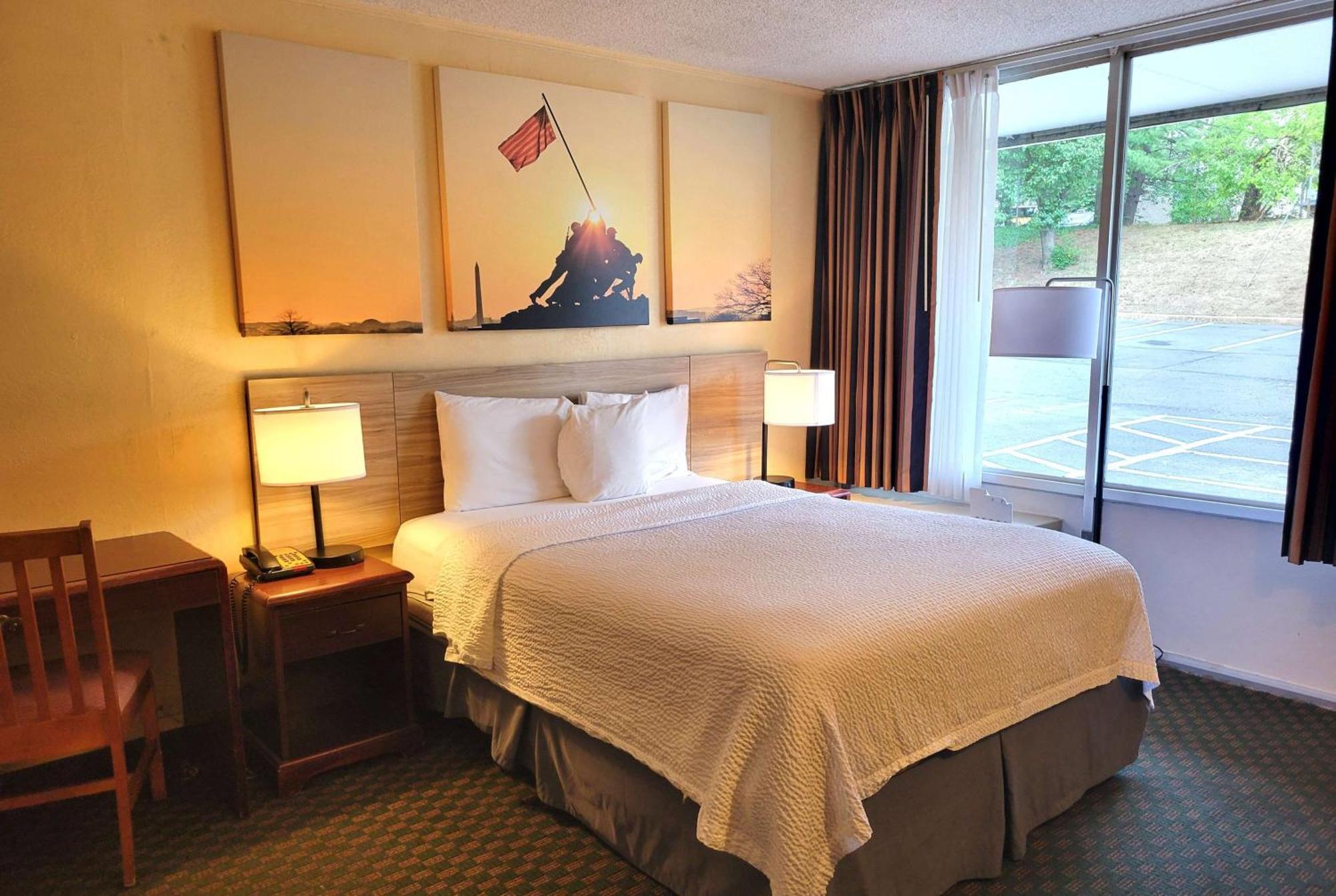 Days Inn By Wyndham Alexandria South Экстерьер фото