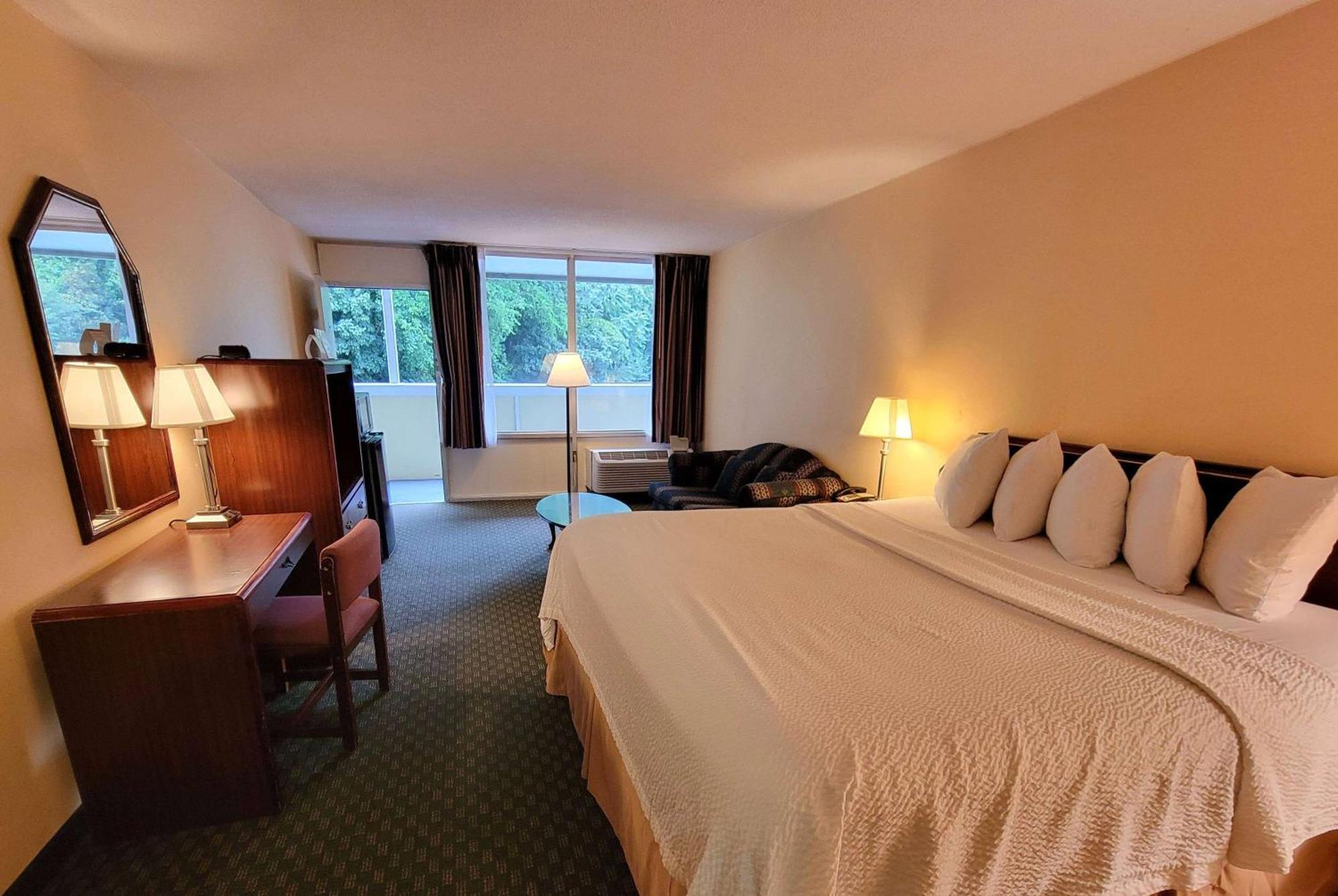 Days Inn By Wyndham Alexandria South Экстерьер фото