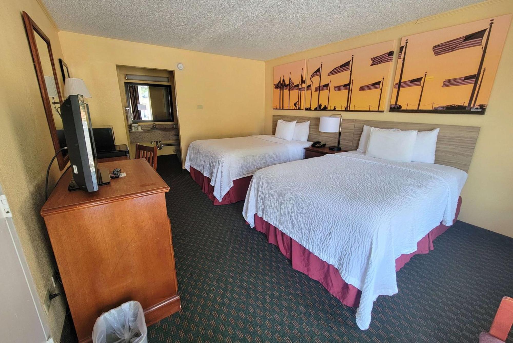 Days Inn By Wyndham Alexandria South Экстерьер фото