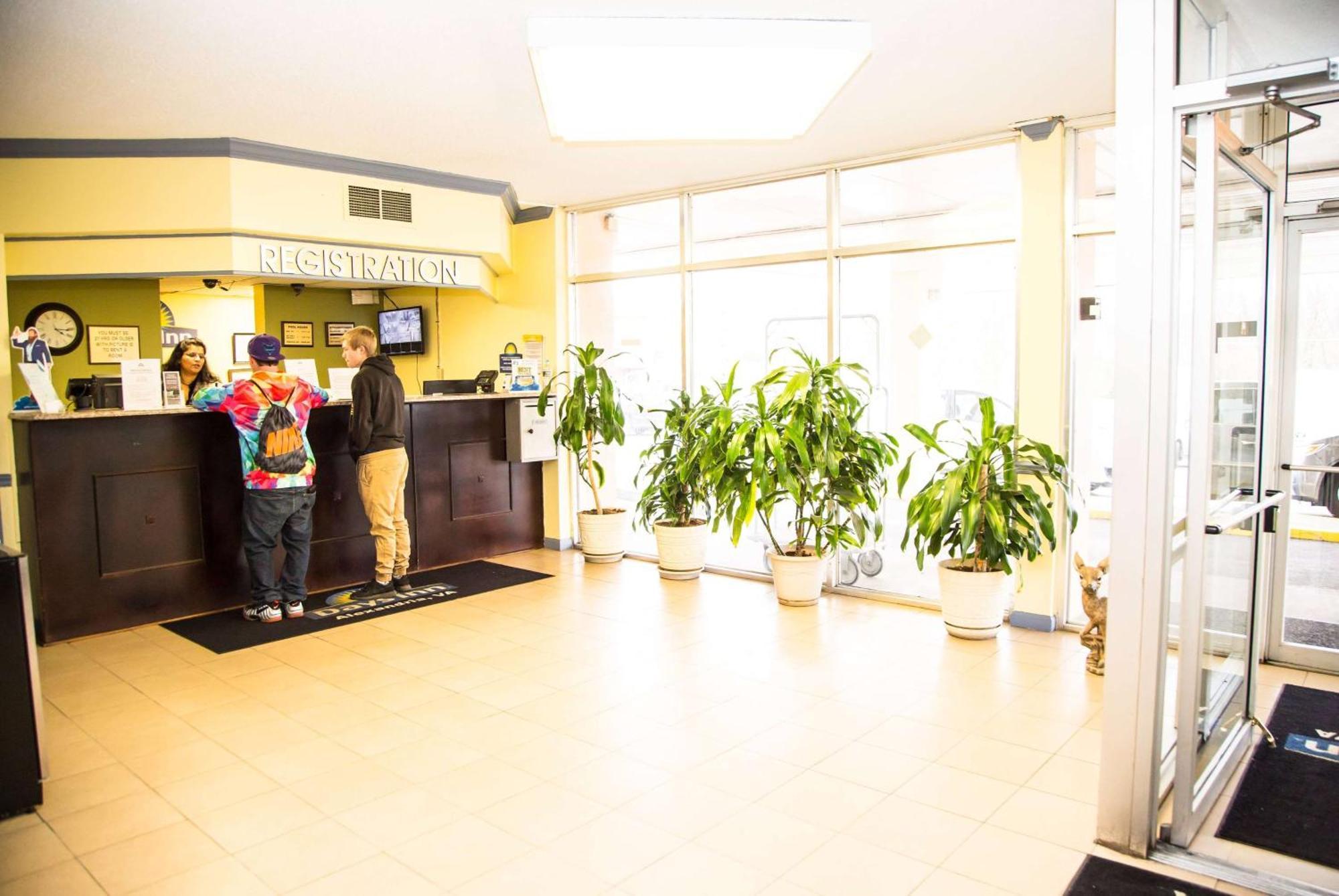 Days Inn By Wyndham Alexandria South Экстерьер фото
